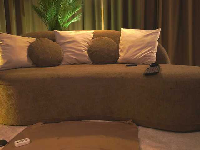 BrainyBelle live webcam show