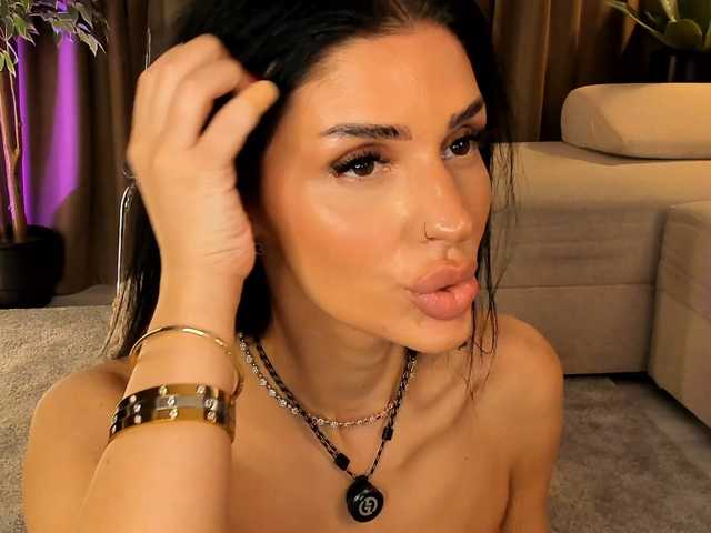 BrainyBelle live cam on BongaCams