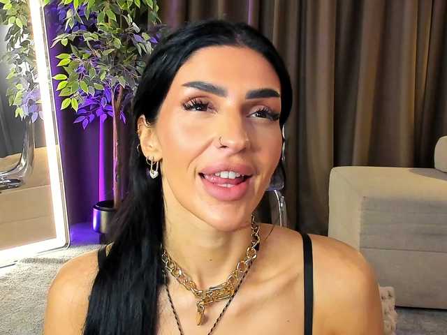 BrainyBelle — live female cam
