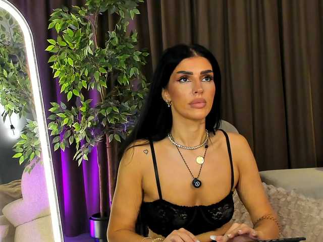 BrainyBelle live cam on BongaCams