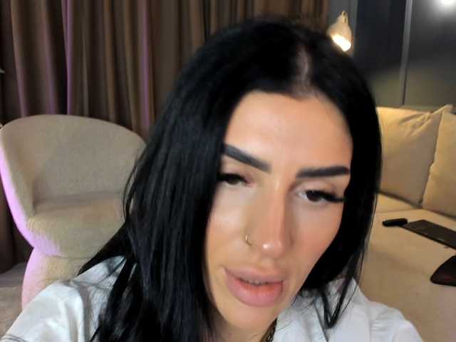 BrainyBelle live cam on BongaCams