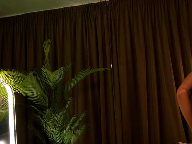 BrainyBelle live webcam show