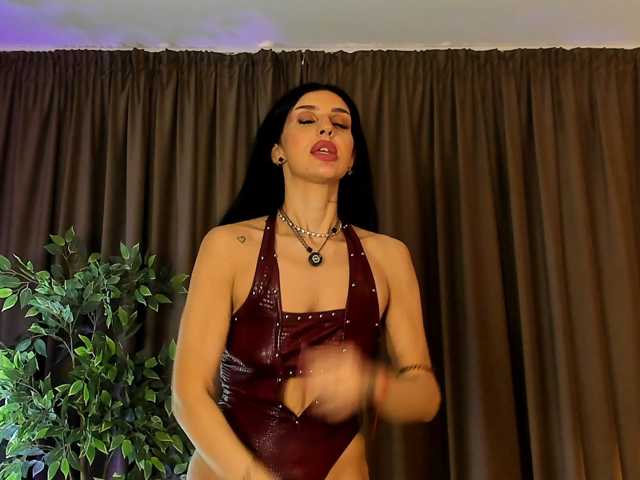 le modèle BrainyBelle est en webcam porno dans un show sur le site bongacams, il possède les tags suivants: White/Caucasian,Brunette,Shaved