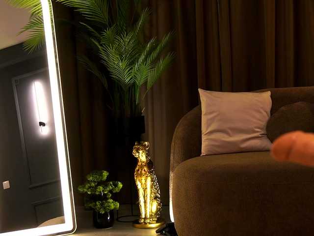BrainyBelle live webcam show