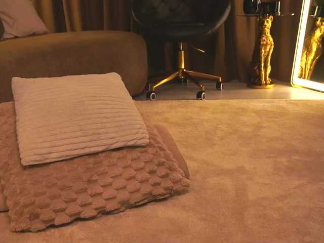 BrainyBelle live webcam show