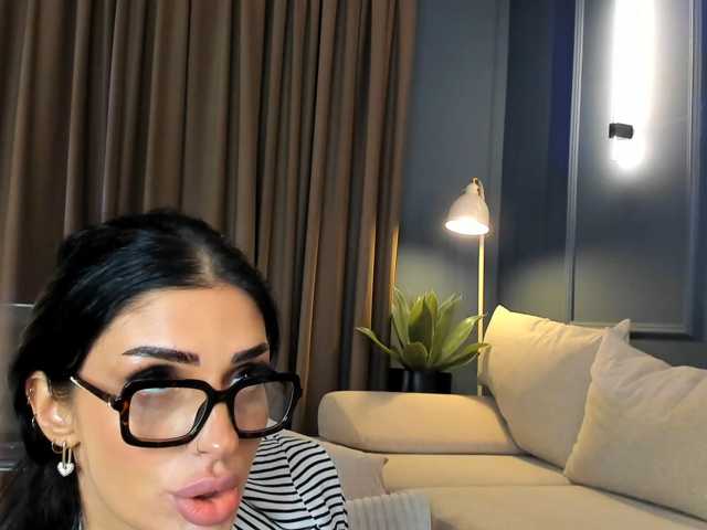 BrainyBelle live cam preview