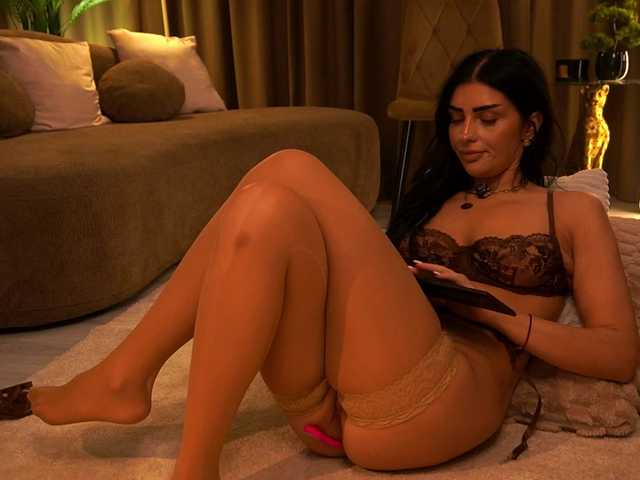 BrainyBelle live cam on BongaCams