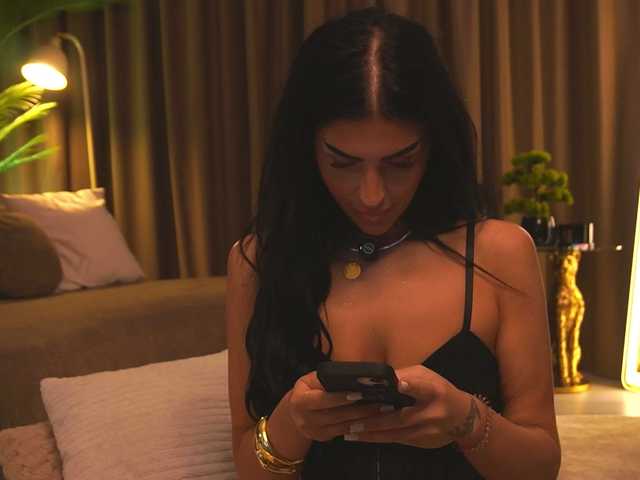BrainyBelle live cam on BongaCams