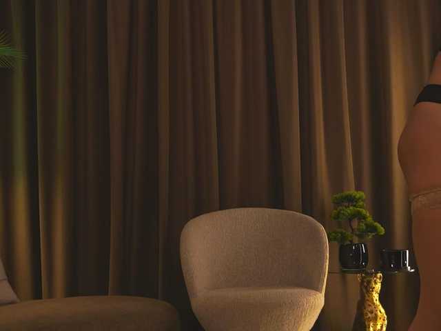 BrainyBelle live webcam show