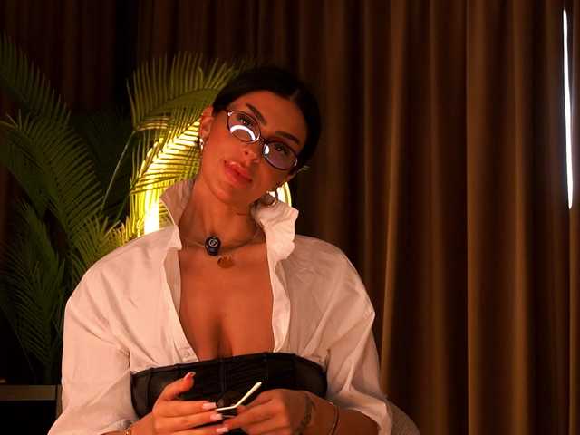 BrainyBelle live cam on BongaCams