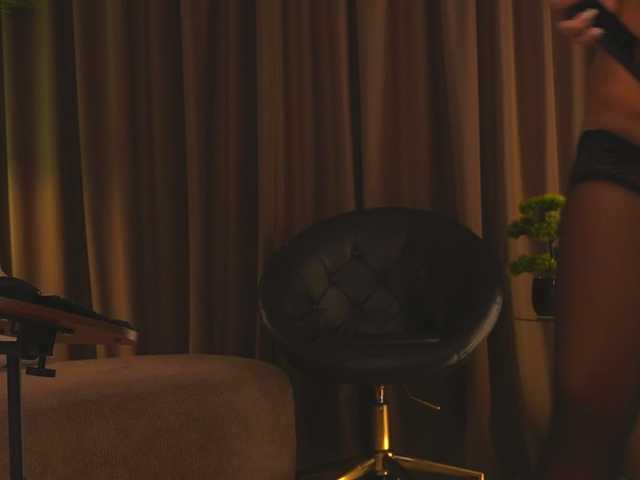 BrainyBelle live webcam show