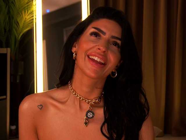 BrainyBelle live cam on BongaCams