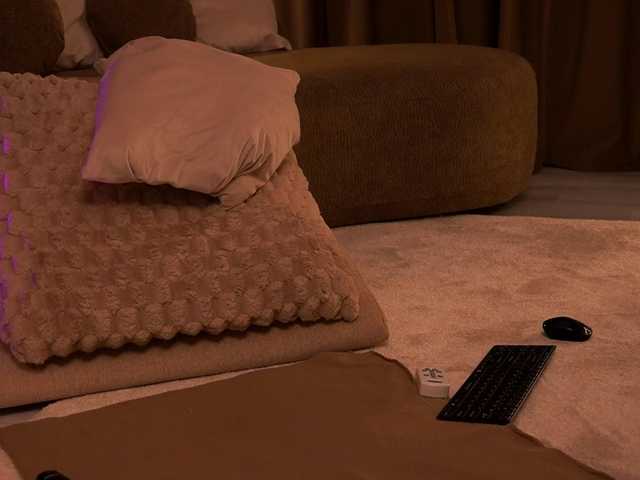 BrainyBelle live cam on BongaCams