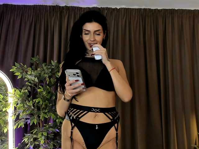 BrainyBelle live cam on BongaCams