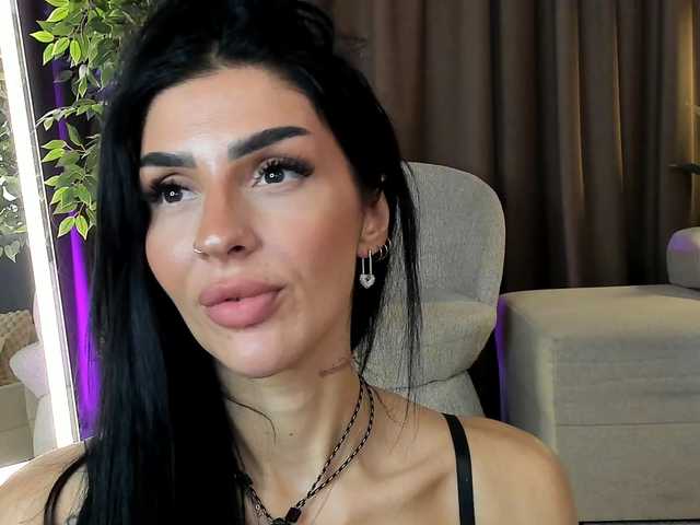 BrainyBelle live cam on BongaCams