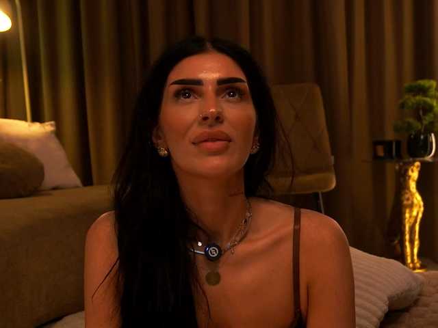 BrainyBelle live cam on BongaCams