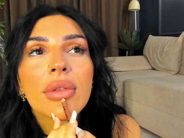 Modella: BrainyBelle