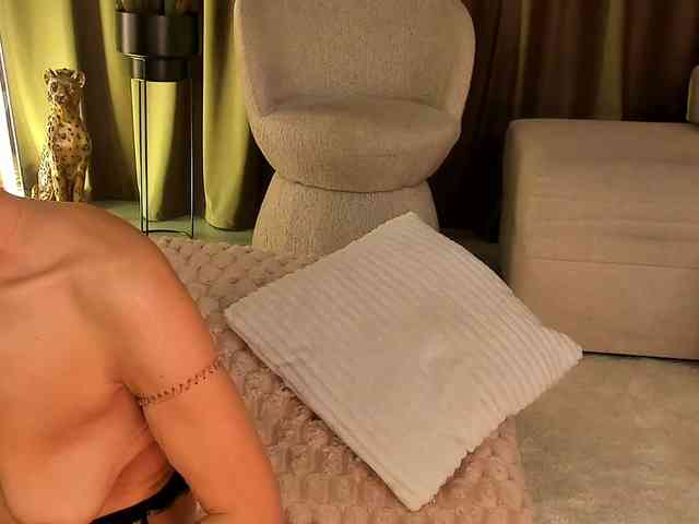 Modella: BrainyBelle