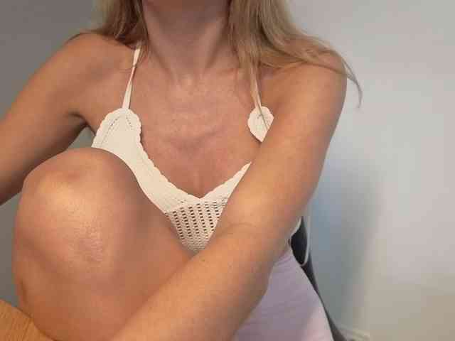 striptease chatroom Pinabellaa