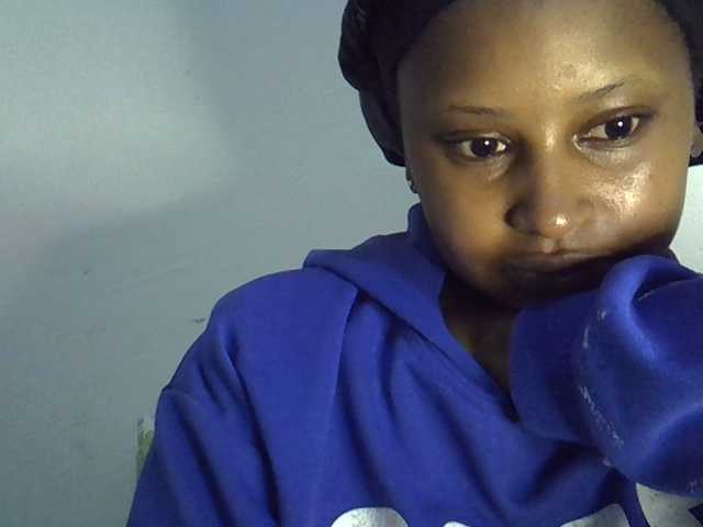 le modèle Cayvaal est en webcam porno dans un show sur le site bongacams, il possède les tags suivants: Ebony,Redhead,Trimmed