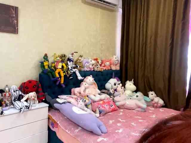 LubaKrone webcam