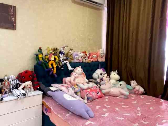LubaKrone webcam