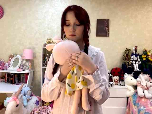 LubaKrone webcam