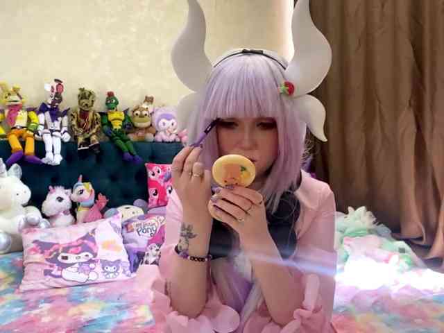 LubaKrone webcam
