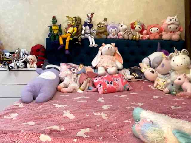 LubaKrone webcam