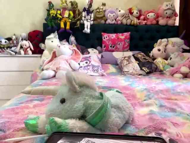 LubaKrone webcam