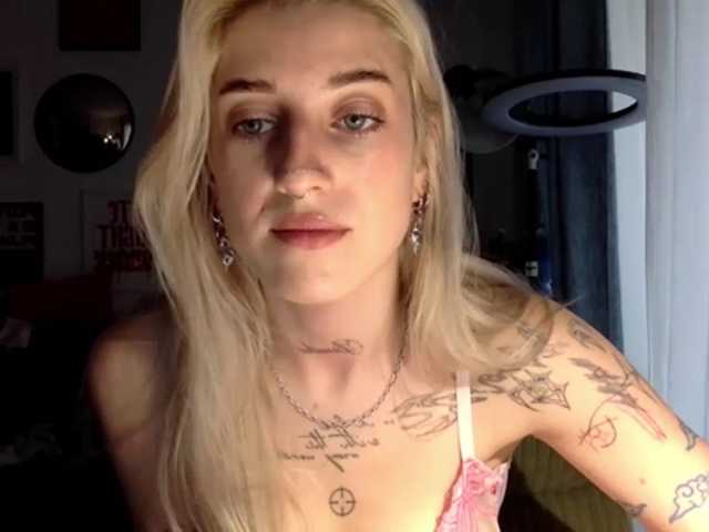 EmmyHot, modelo de webcam