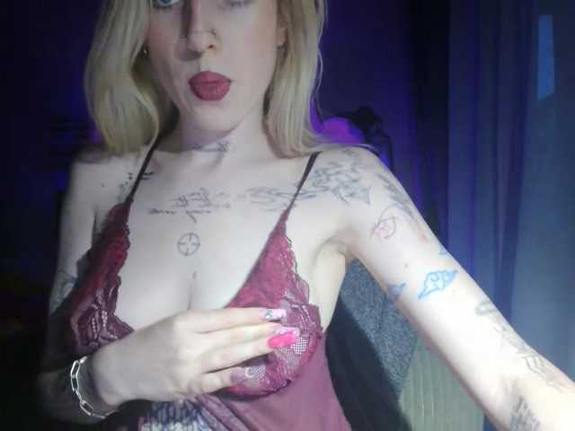 EmmyHot