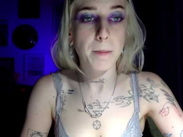 EmmyHot