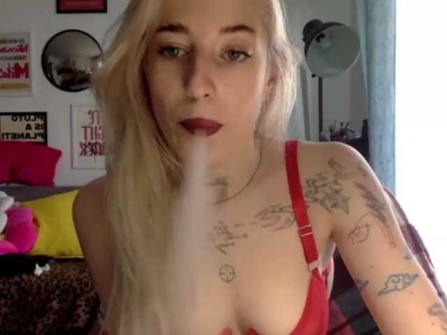 EmmyHot live cam on BongaCams