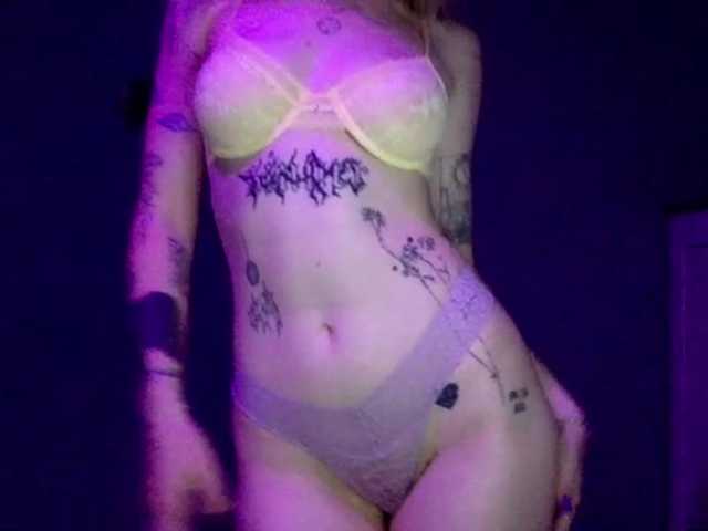 EmmyHot