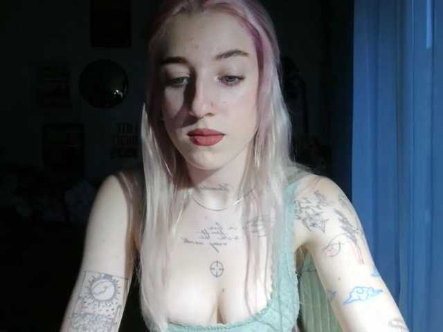 EmmyHot live cam on BongaCams