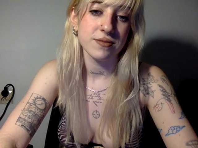 EmmyHot