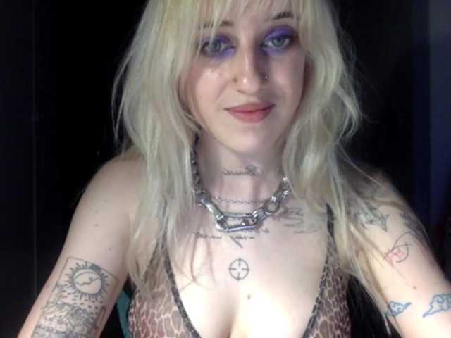 EmmyHot