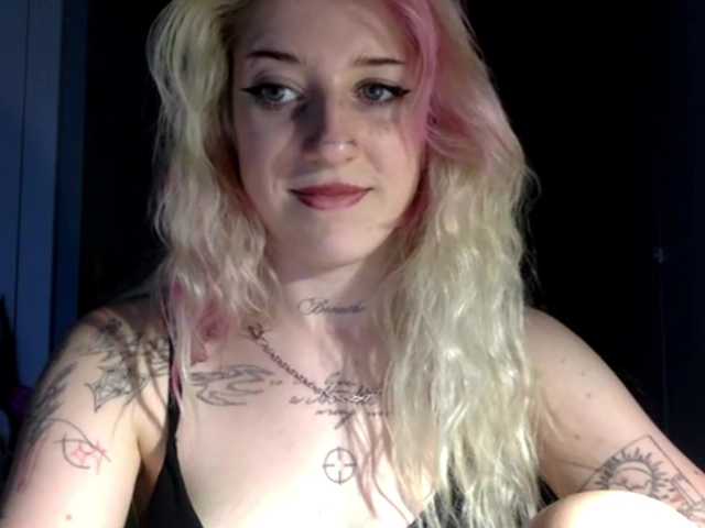EmmyHot