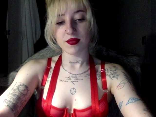 le modèle Emmyhot est en webcam porno dans un show sur le site bongacams, il possède les tags suivants: White/Caucasian,Blonde,Shaved