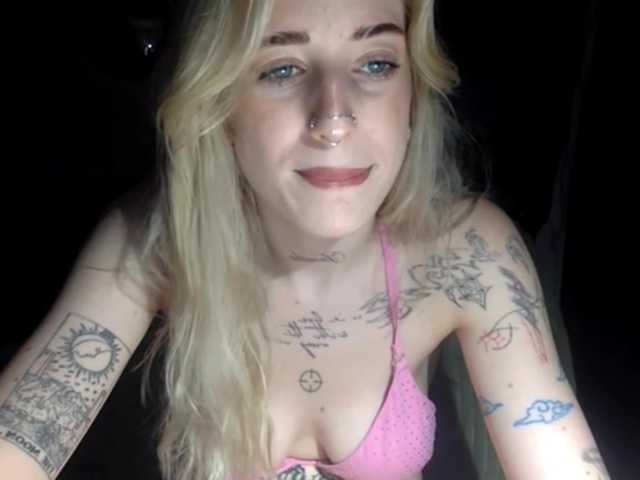 EmmyHot live cam on BongaCams