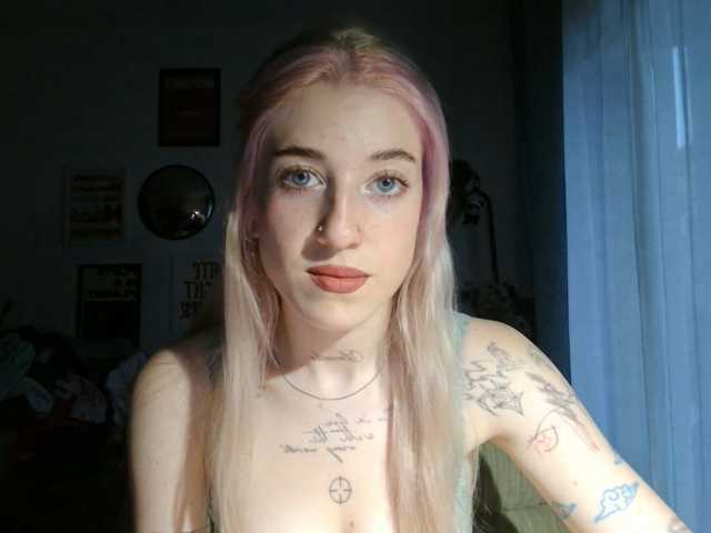 EmmyHot live cam on BongaCams