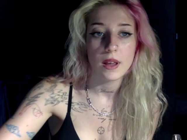 EmmyHot