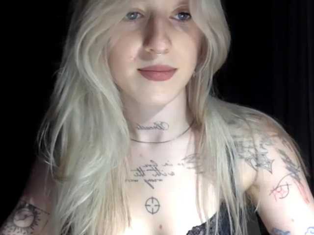 EmmyHot