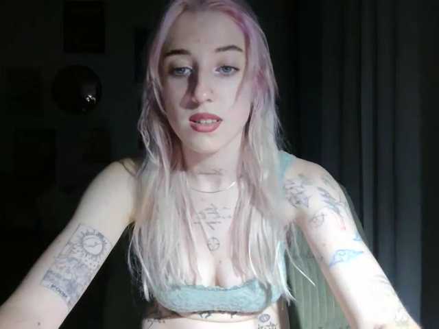 EmmyHot live cam on BongaCams