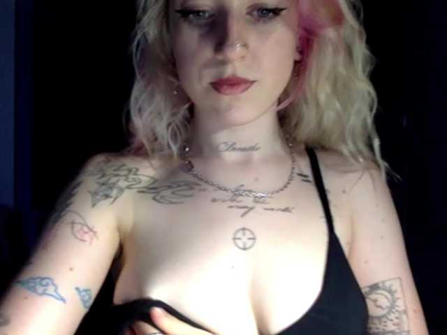 EmmyHot
