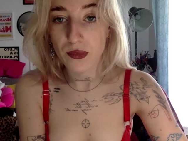 EmmyHot live cam on BongaCams