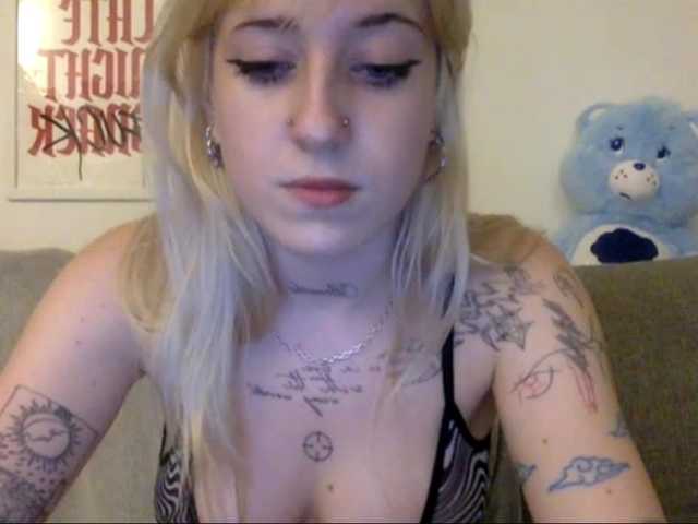 EmmyHot live cam on BongaCams