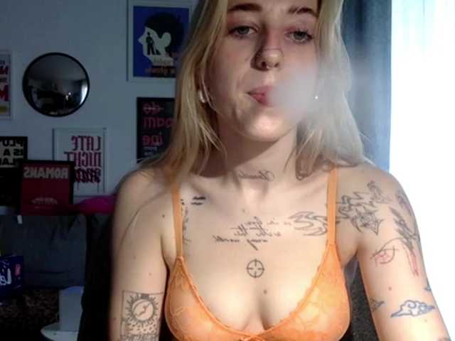 EmmyHot live cam on BongaCams