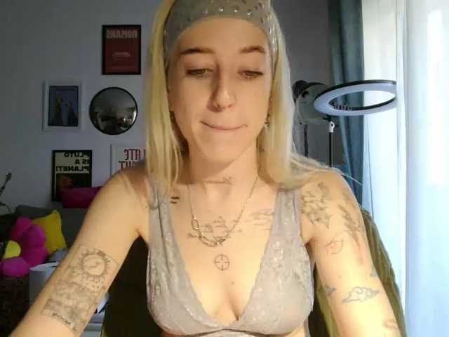 EmmyHot, en vivo ahora en BongaCams